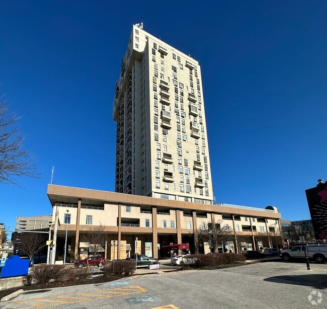 Building Photo - Charming 1Bedroom/1Bath Condo in The Penth...
