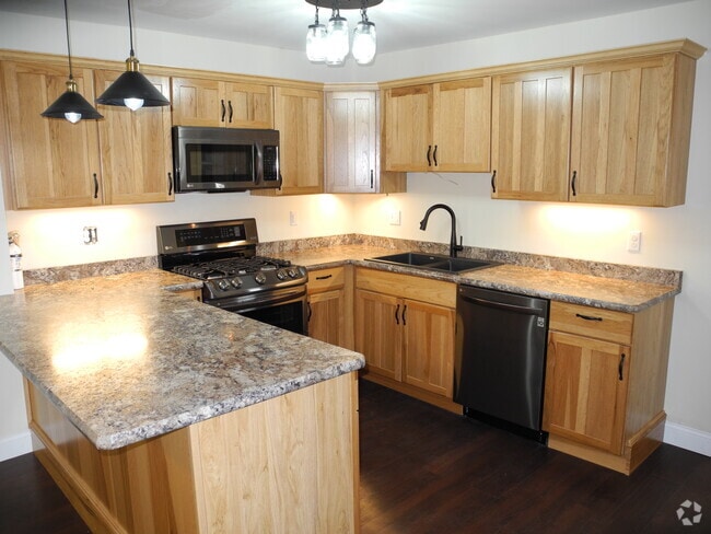 Building Photo - 407 Military Tpke Unit 407A Rental