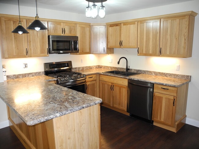 Chef's Delight Kitchen! - 407 Military Tpke Apartments Unit 407A