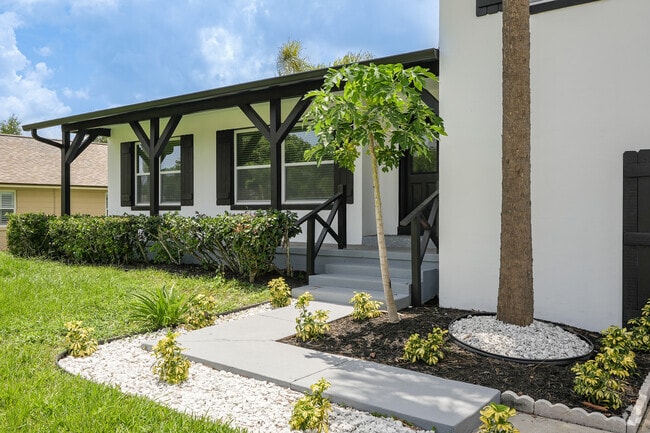 Building Photo - 718 Mendoza Dr Rental