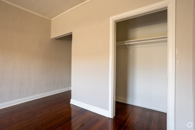 Studio - 435SF Closet