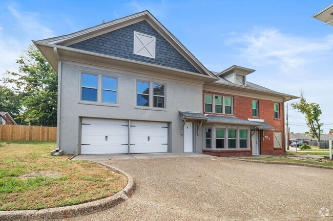 Building Photo - Carriage House Unit Downstairs-A