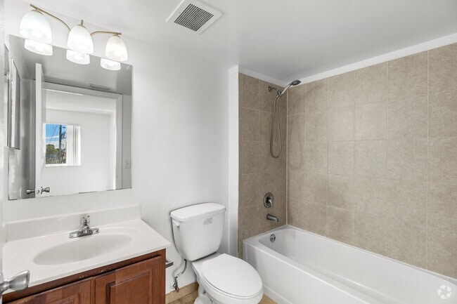 3BR, 2BA - 1,050SF - Primary Bathroom