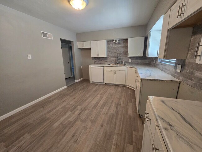 Photo - 853 Hornsby Ave