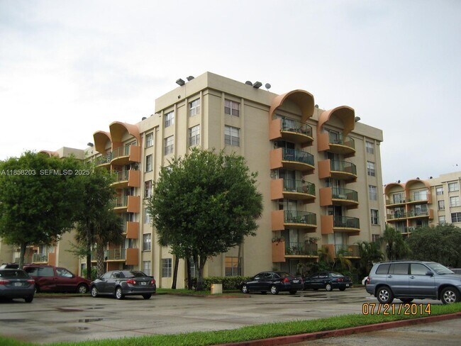 Building Photo - 9310 Fontainebleau Blvd Unit 515