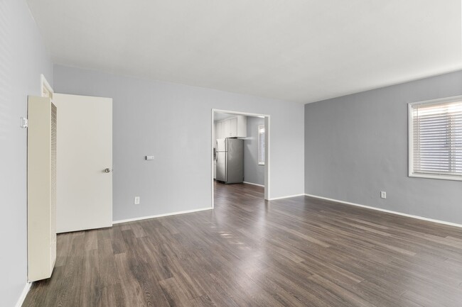 Building Photo - 1577 Pine Ave Rental
