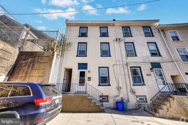 Building Photo - 243 Gates St Rental