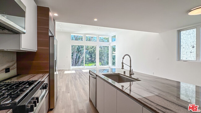 Photo - 946 Lucile Ave