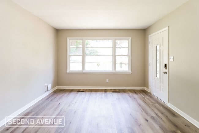 Photo - 1924 Portage Ave