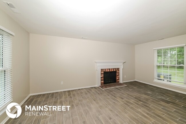 Photo - 405 Woodlake Dr