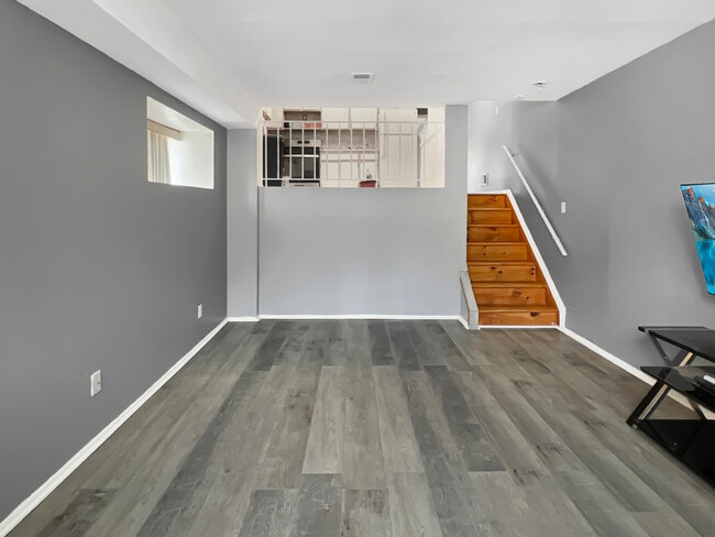 Photo - 49 Latourette Ln