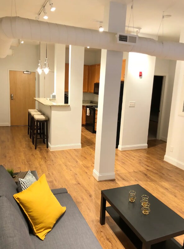 Photo - 220 W Market St Unidad 107