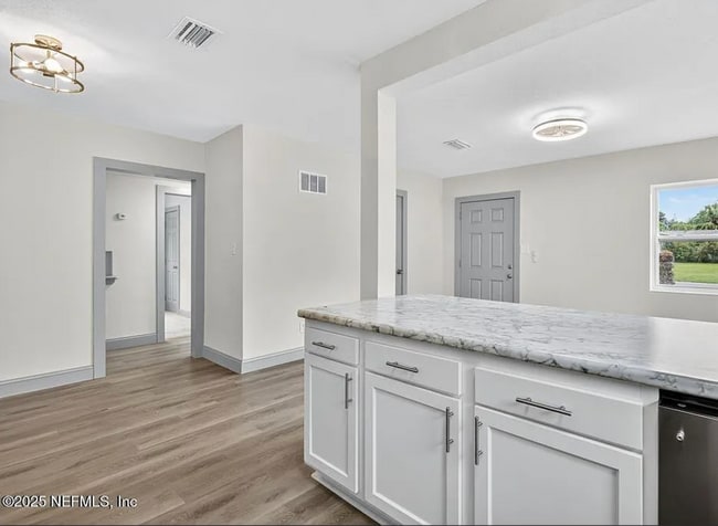 Photo - 1850 Harvester St