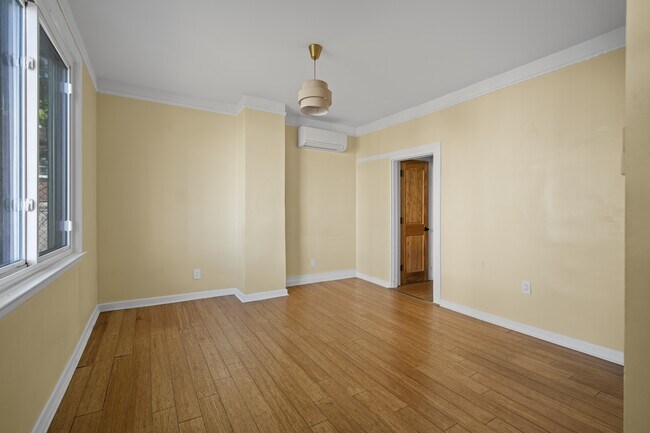 Photo - 6 Rademan Pl