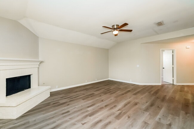 Photo - 1001 Springcreek Dr