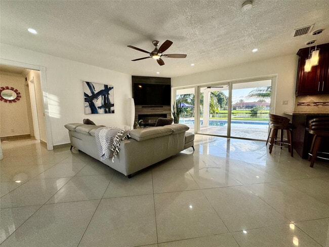 Photo - 481 W Tropical Way