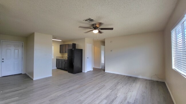 Photo - Merlayne Apartments