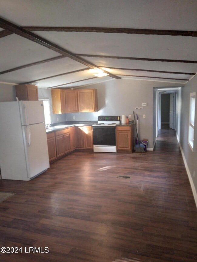 Photo - 107 Bonaire Cir S