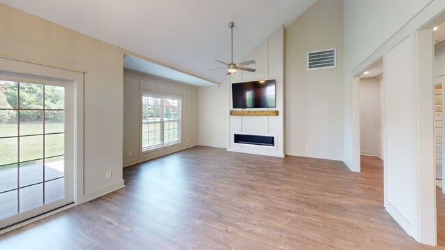Photo - Stylish Veridian Townhome with Main-Level Primary Suite, Large Kitchen Island and Covered Back Patio