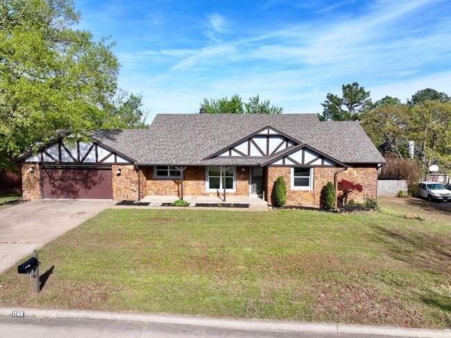 Building Photo - Spacious 4 Bed Home in Prime Claremore Location