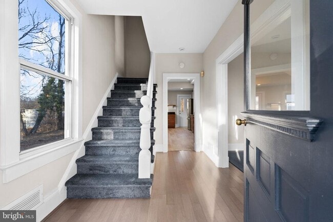 Building Photo - 10512 Warfield St