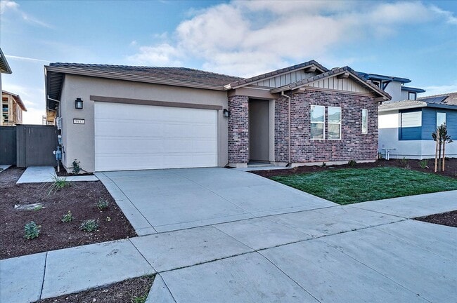 Photo - FULLY FURNISHED - ALMOST NEW 4 BED, 2.5 BATHS, 2 CAR GARAGE, 1 STORY IN NORTH LAKE COMMUNITY, NOR...