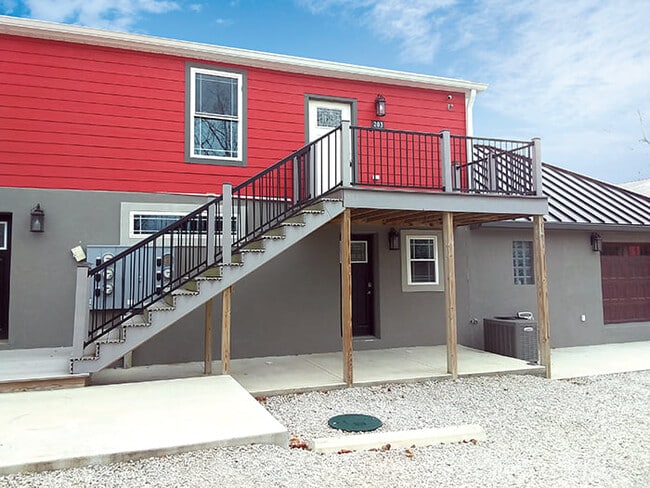 Building Photo - 1108 S Locust St Unit 203