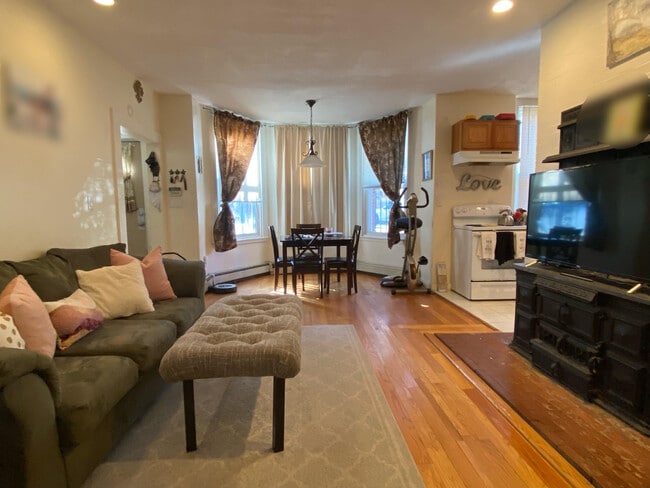 Building Photo - 1751 Beacon St Unit 1 Rental