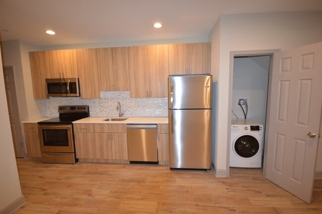 Building Photo - 1948 E York St