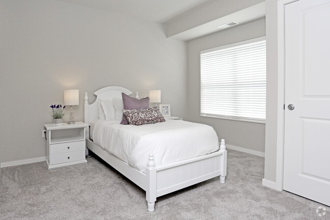 2BR, 2BA - Carver