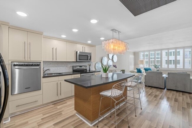 Photo - 5401 Collins Ave Unit 343