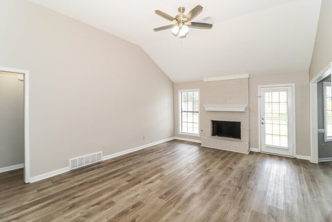 Photo - 8607 Sunnyvale St N