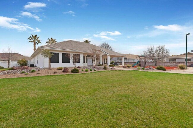 Photo - Spacious 5 bed 3 bath with large back yard.