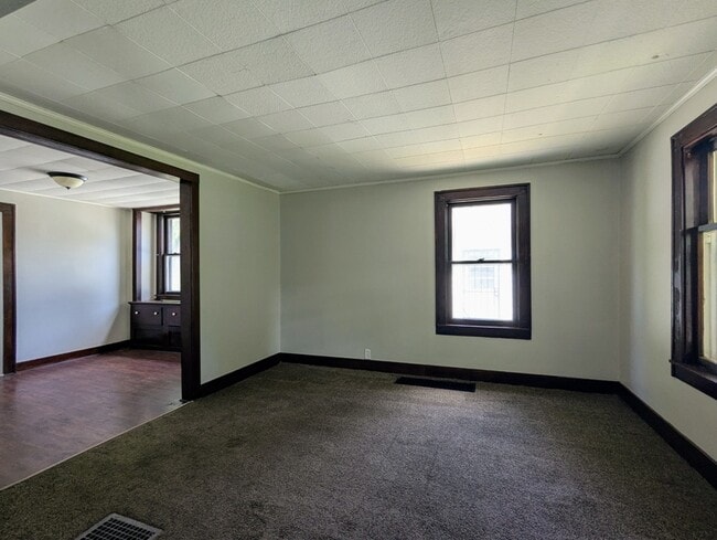 818 Woodbine Ave