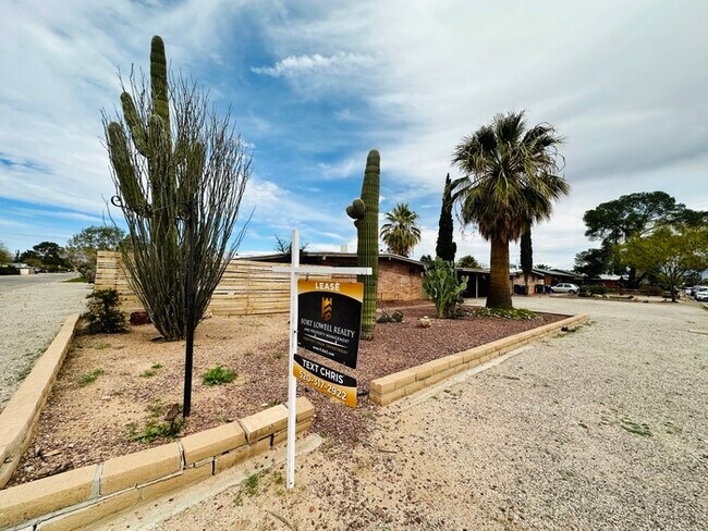 Photo - 2 Bedroom 1.5 Bath in Desired Area w/ Fenc...