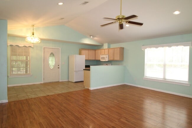 Photo - Private 3-Bedroom home located off of Hwy 98!