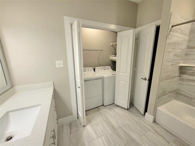 Building Photo - 1720 Crestdale Dr Unit 1208 Rental