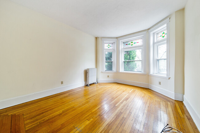 Photo - 137 Peterborough St Unidad #2 Rental