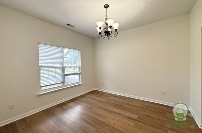 Photo - 106 Thurber Way