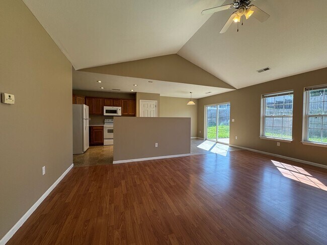 Photo - Home in Pioneer Ridge – Pet Friendly & Min...