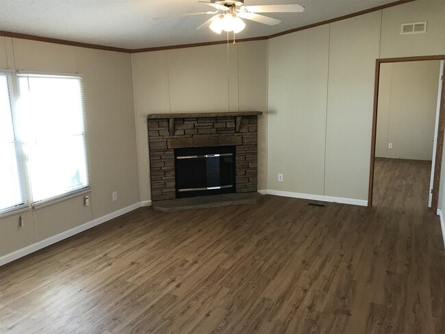 Photo - 121 Heien Ct