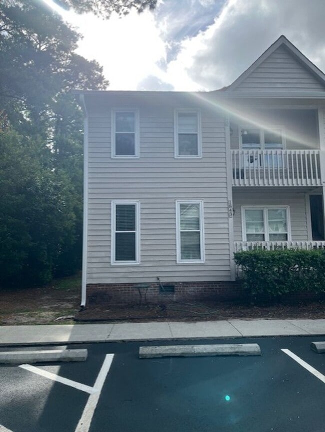 Building Photo - Welcome to the 2 Bed 2 Bath Bottom Floor Condo in Savannah Court, located in the vibrant city of ... Unit S1843