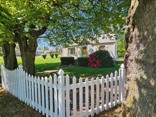 East View - 1801 Sandwith Ave SW House
