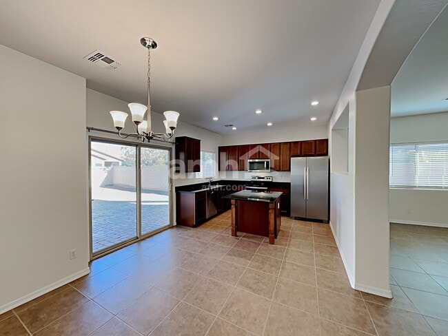 Photo - 868 Basswood Ave