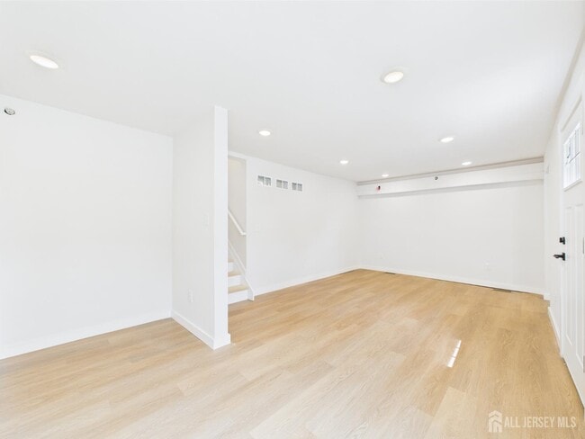 Photo - 10 W Railroad Ave