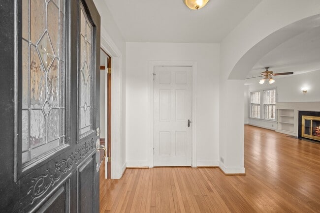 Building Photo - 3223 Charleston St