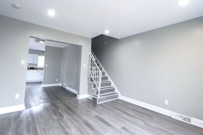 Photo - Spacious 3 Bedroom Sunnyside Duplex