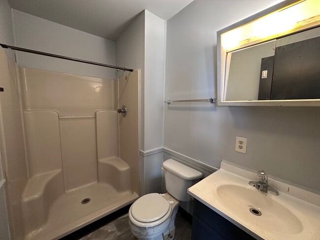 Photo - 301-3 Victor-