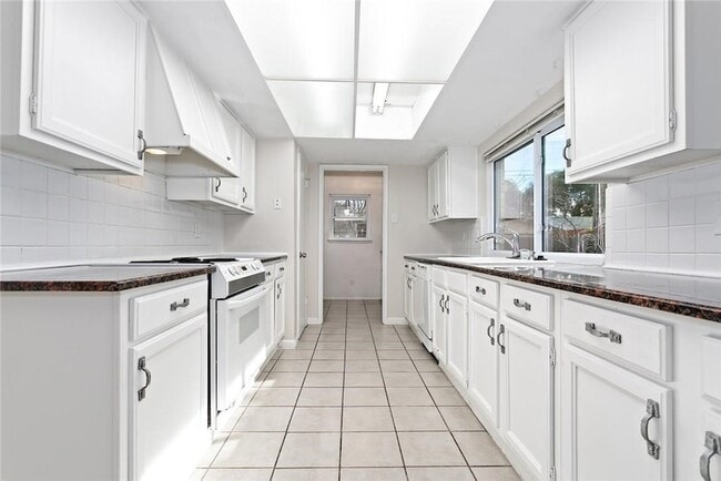 Photo - 5000 Goodwin Dr