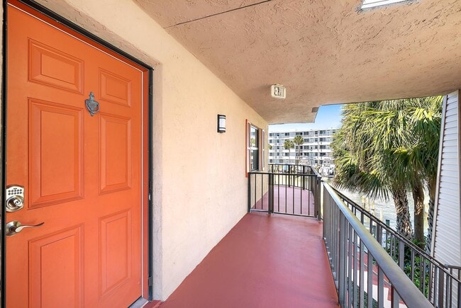 Photo - 135 Shore Ct Unit 204